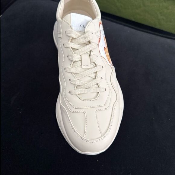 Brand new women’s Gucci Cream Sneakers with Dog Design size 10 - Picture 11 of 13